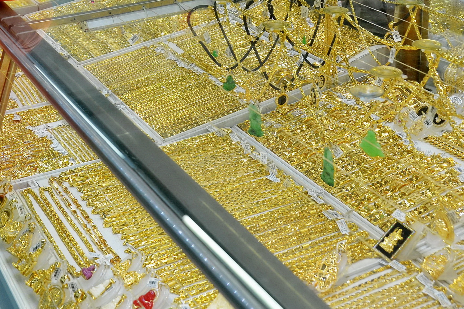 Giá vàng hôm nay 10-11: USD bất ngờ giảm giá, vàng tăng mạnh