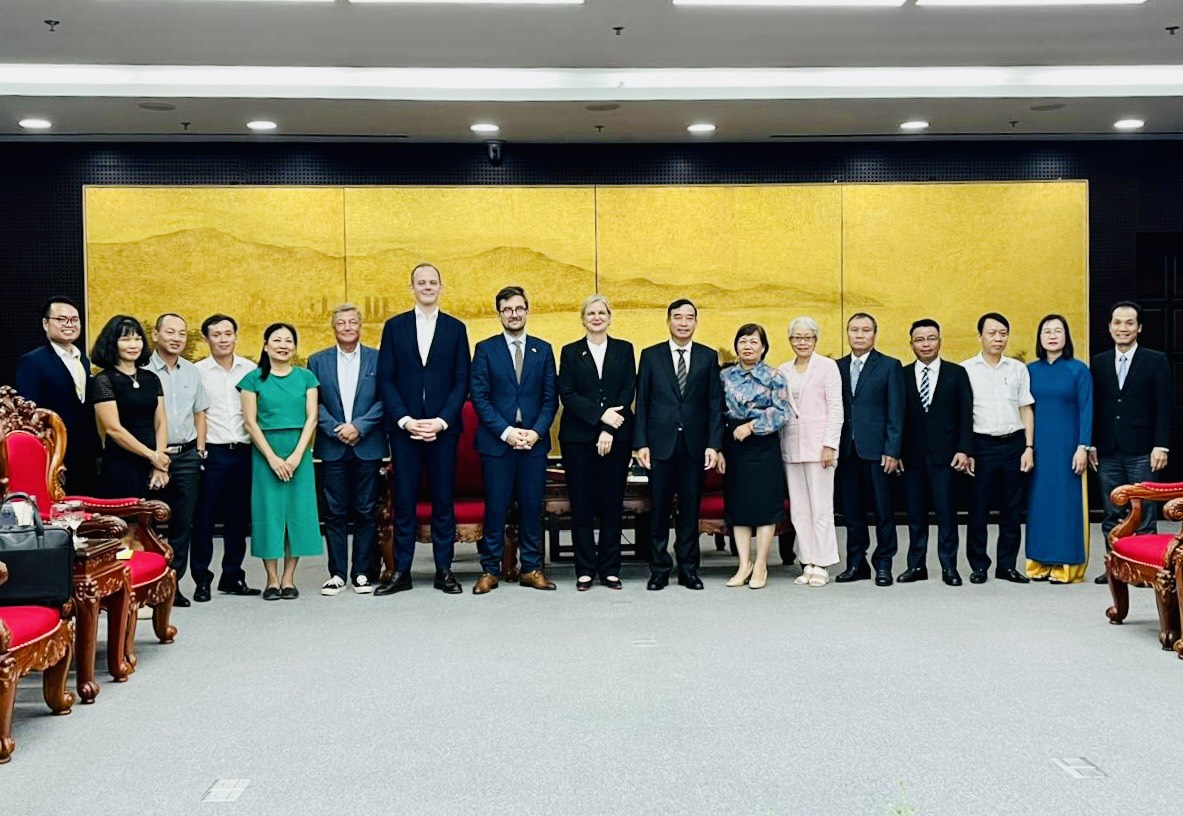 Chia sẻ kinh nghiệm phát triển xanh từ đất nước của giải thưởng Nobel - Ảnh 4.