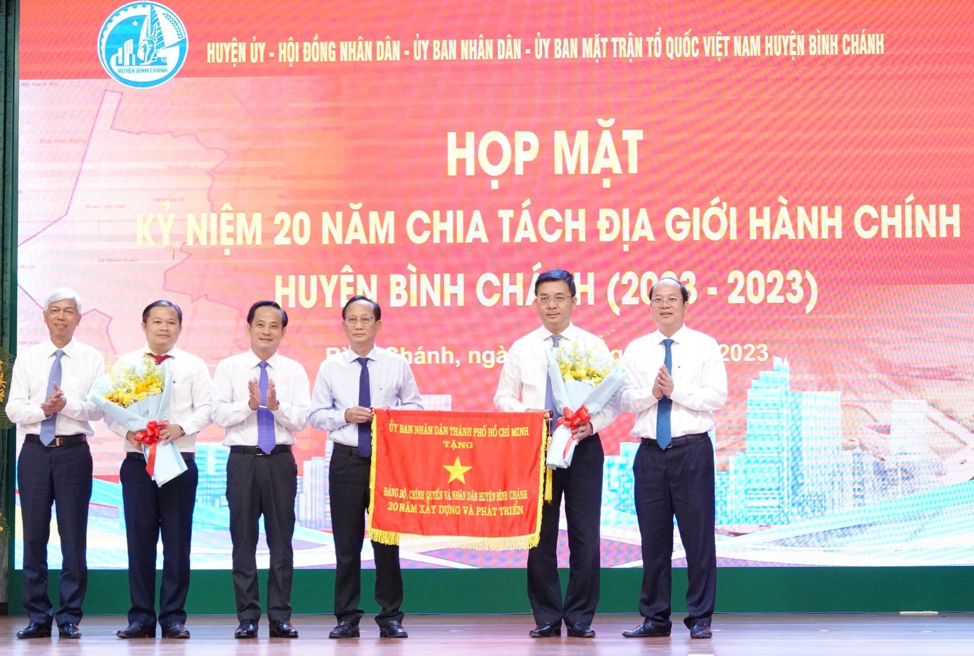 Huyện Bình Chánh kỷ niệm 20 năm chia tách địa giới hành chính- Ảnh 1.
