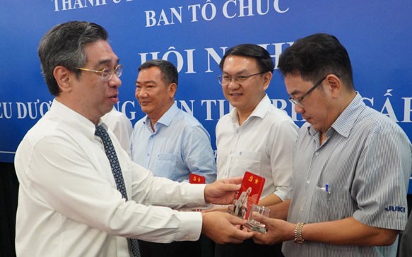 Gương mẫu, phấn đấu vì sự phát triển của TP HCM