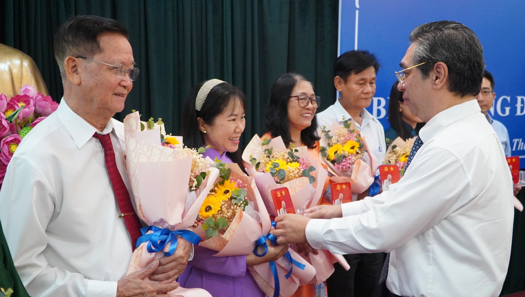 TP HCM biểu dương 96 đảng viên tiêu biểu- Ảnh 1.