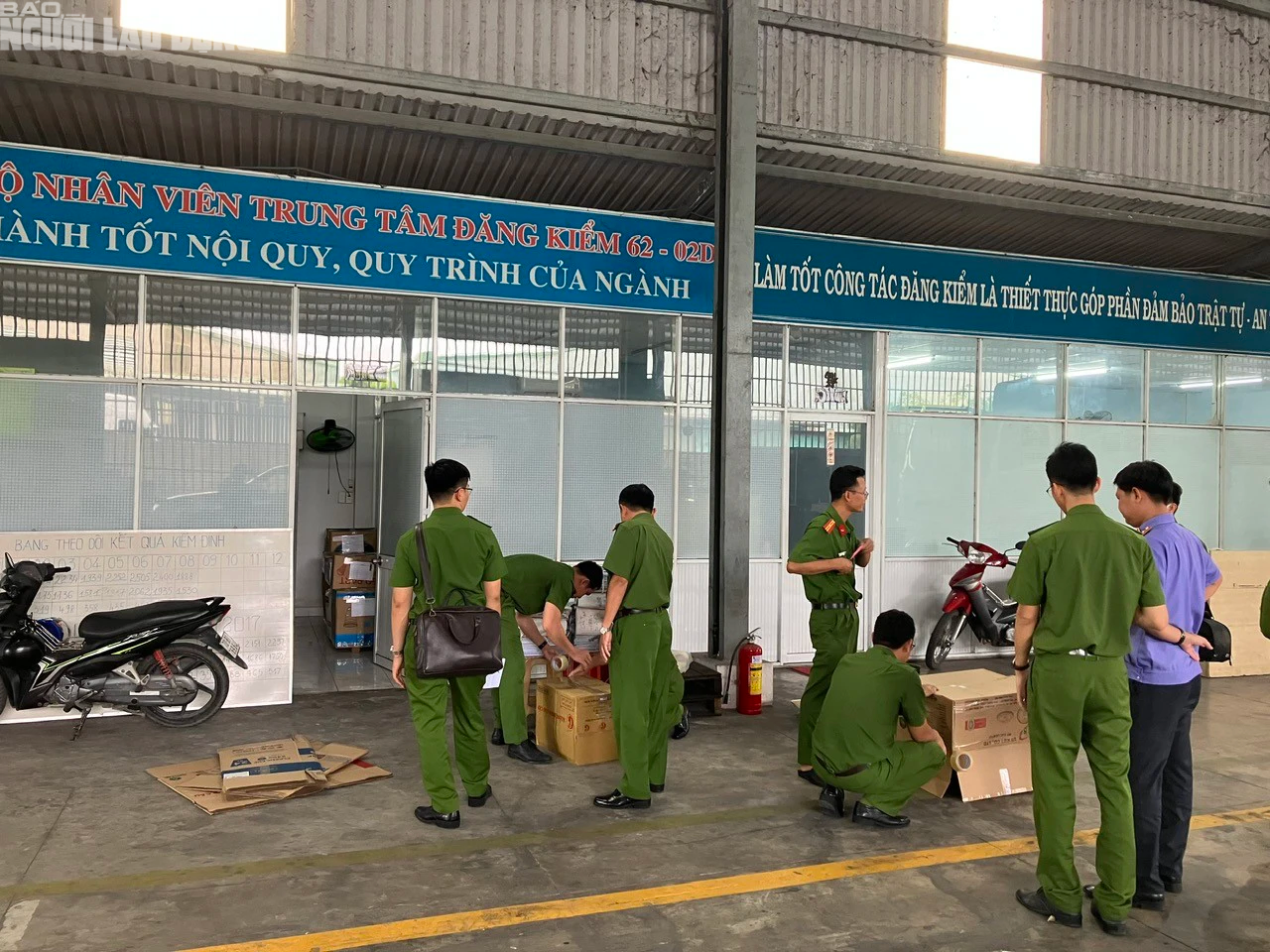 Bắt tạm giam 1 cựu đăng kiểm viên ở Long An- Ảnh 3.