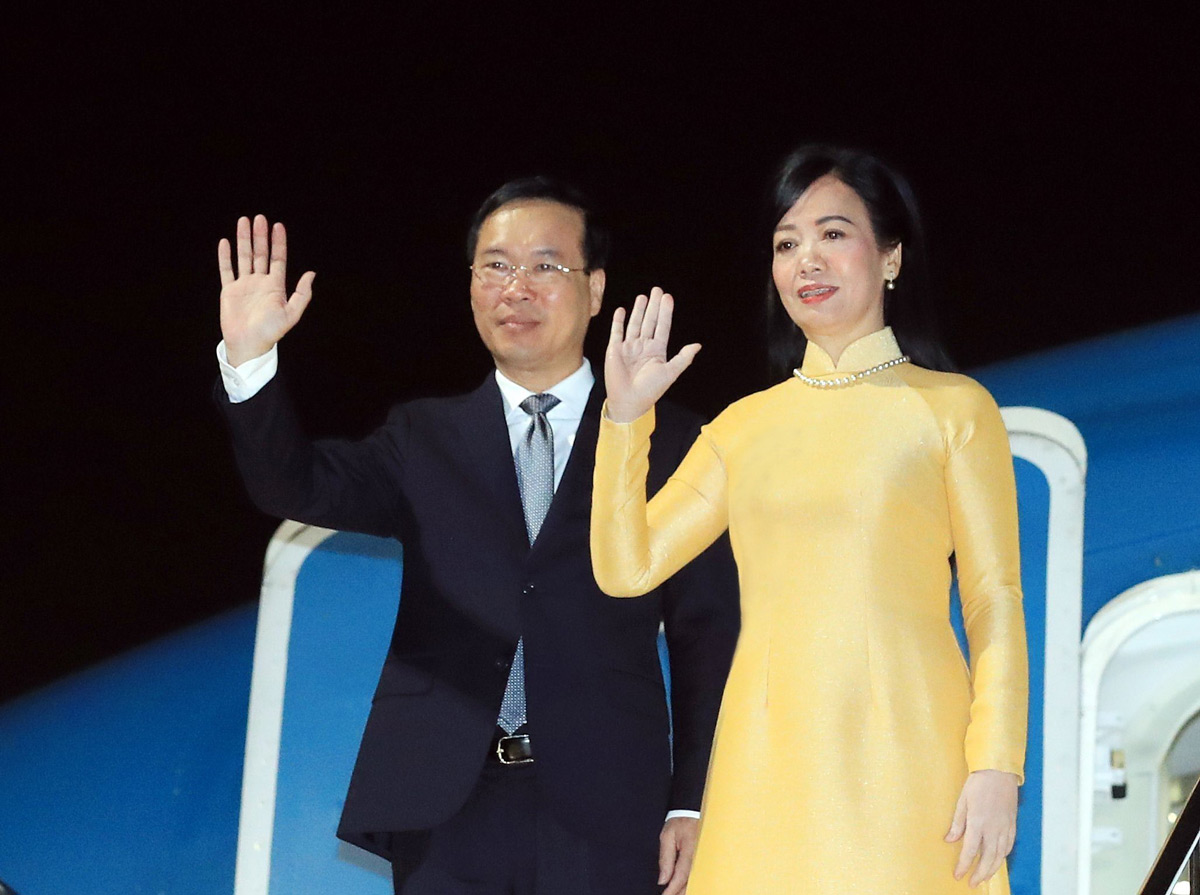 Chủ tịch nước Võ Văn Thưởng và Phu nhân đến sân bay Haneda, thủ đô Tokyo - Nhật Bản ngày 26-11. Ảnh: TTXVN