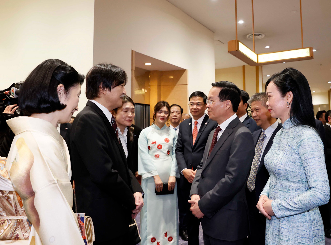 Chủ tịch nước Võ Văn Thưởng và Phu nhân cùng Hoàng Thái tử Akishino và Công nương tại Lễ kỷ niệm 50 năm thiết lập quan hệ ngoại giao Việt Nam - Nhật Bản. Ảnh: TTXVN