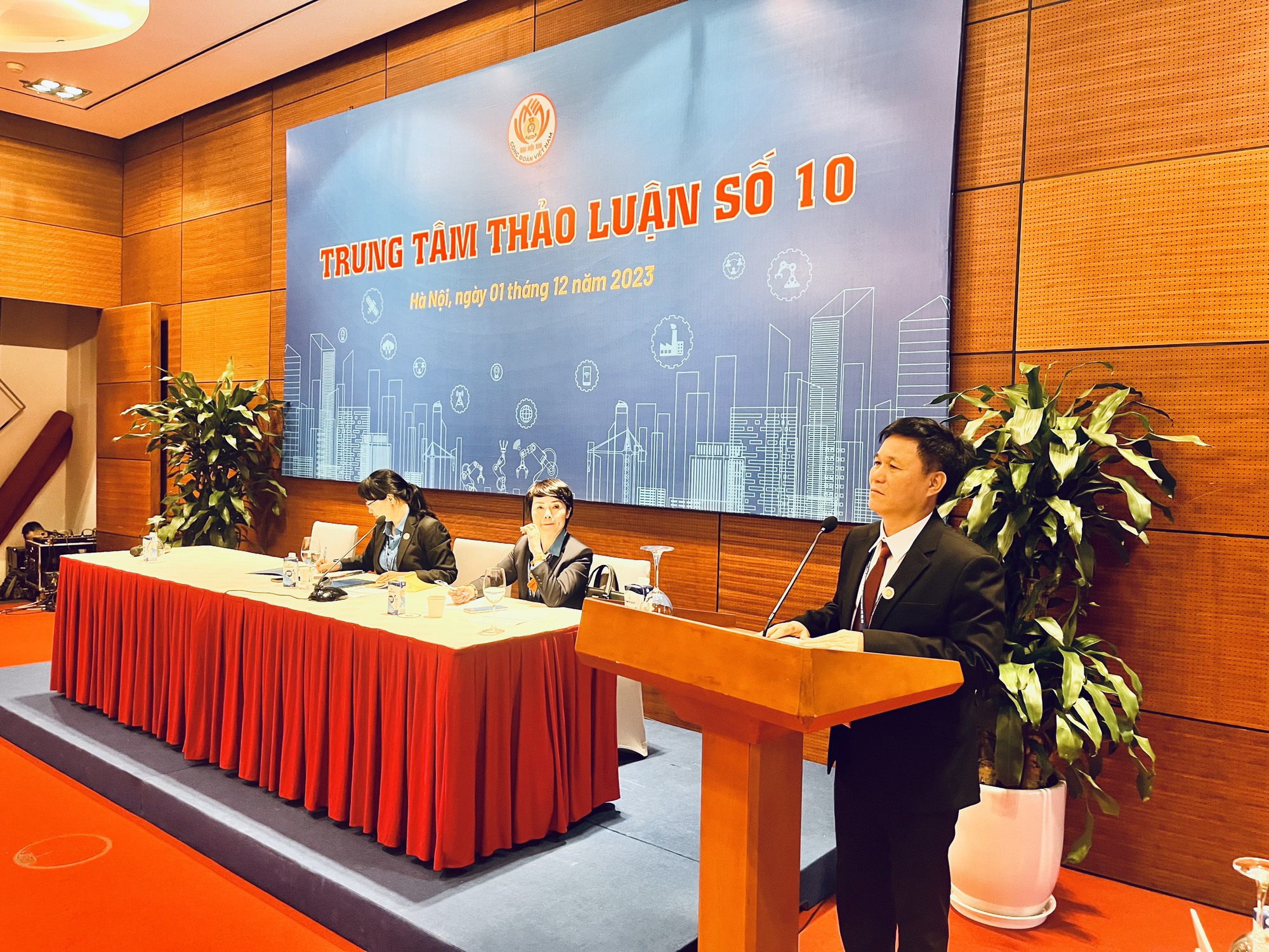 S&ocirc;i nổi &yacute; kiến x&acirc;y dựng văn kiện Đại hội XIII C&ocirc;ng đo&agrave;n Việt Nam- Ảnh 2.