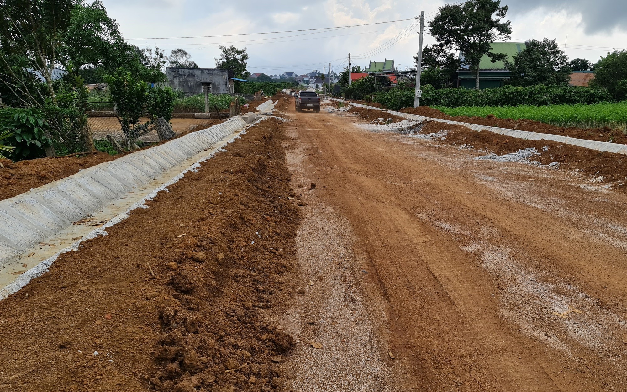 Chi sai gần 1,2 tỉ đồng v&igrave; l&atilde;nh đạo x&atilde; v&agrave; đơn vị thi c&ocirc;ng 