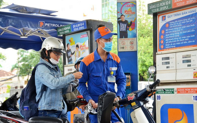 Thủ tướng: Tăng cường kiểm tra việc xuất hoá đơn từng lần bán xăng dầu
