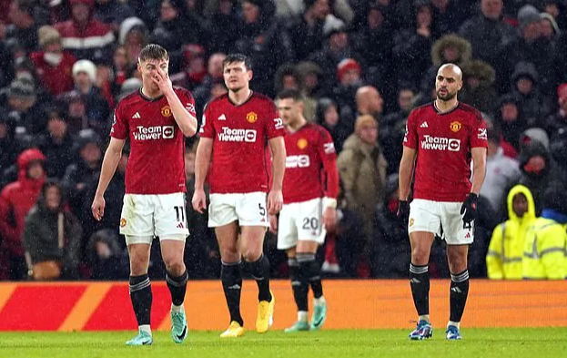 Choáng váng với thảm bại của Man United, cổ động viên phẫn uất- Ảnh 6.