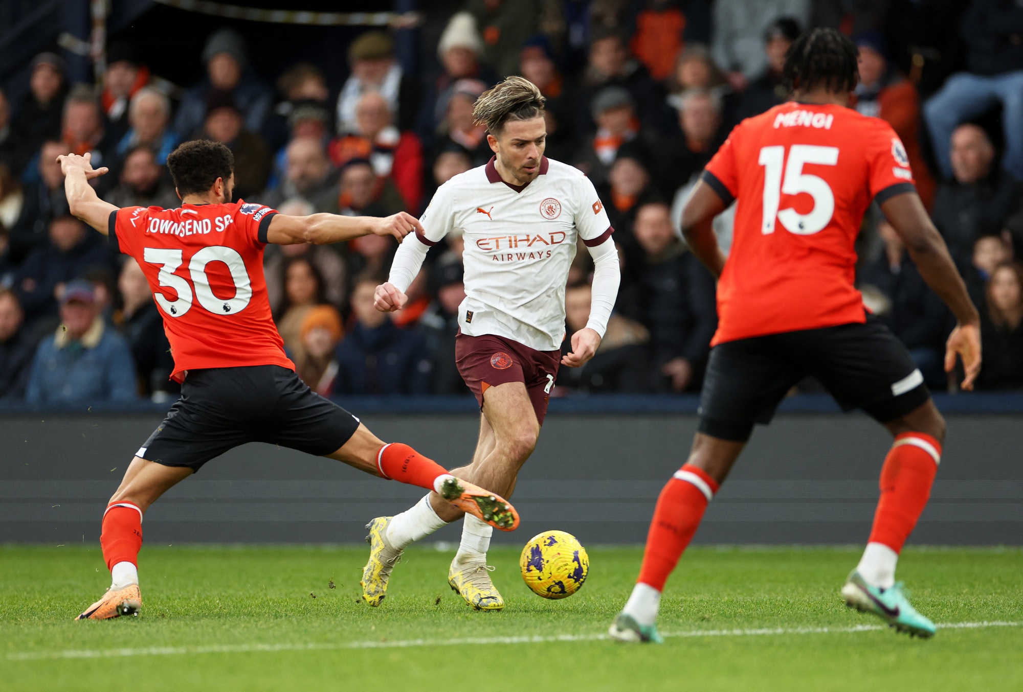 Ngược dòng đánh bại Luton Town, Man City hết lo bị ám ảnh kỷ lục buồn- Ảnh 5.