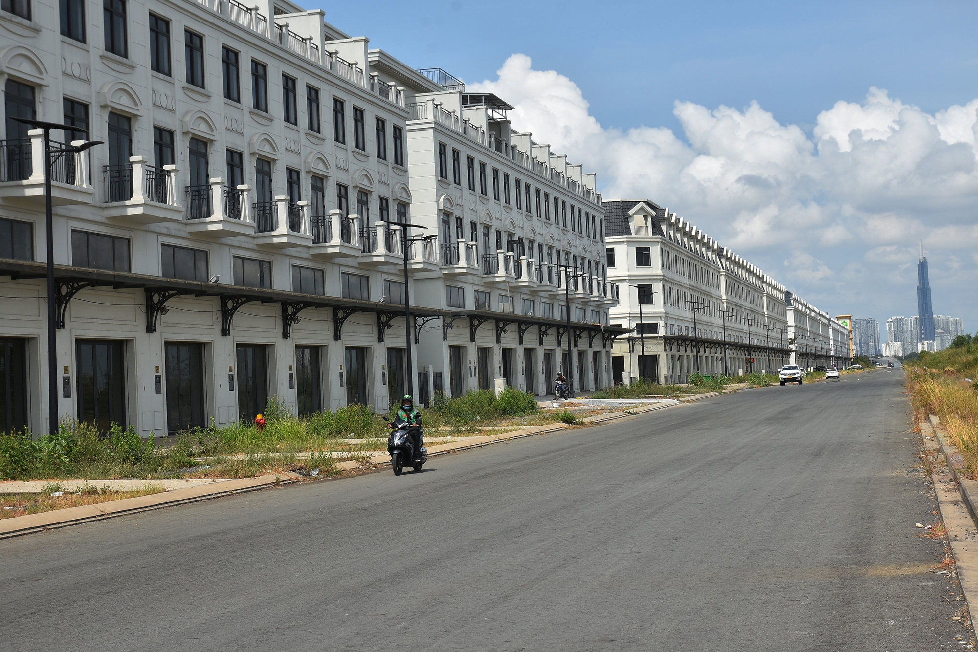 Gi&aacute; nh&agrave; vẫn cao ngất ngưởng- Ảnh 1.