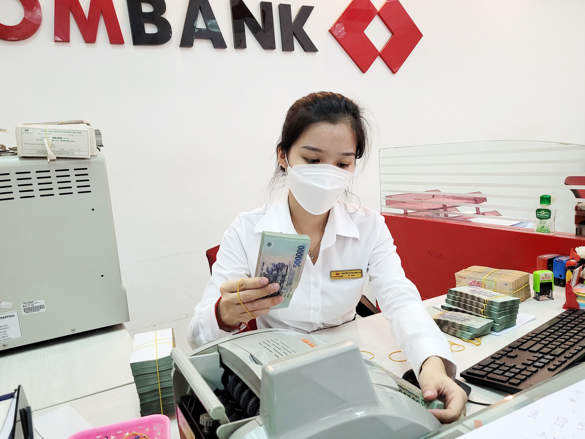 Vì sao chưa bỏ room tín dụng?- Ảnh 1.
