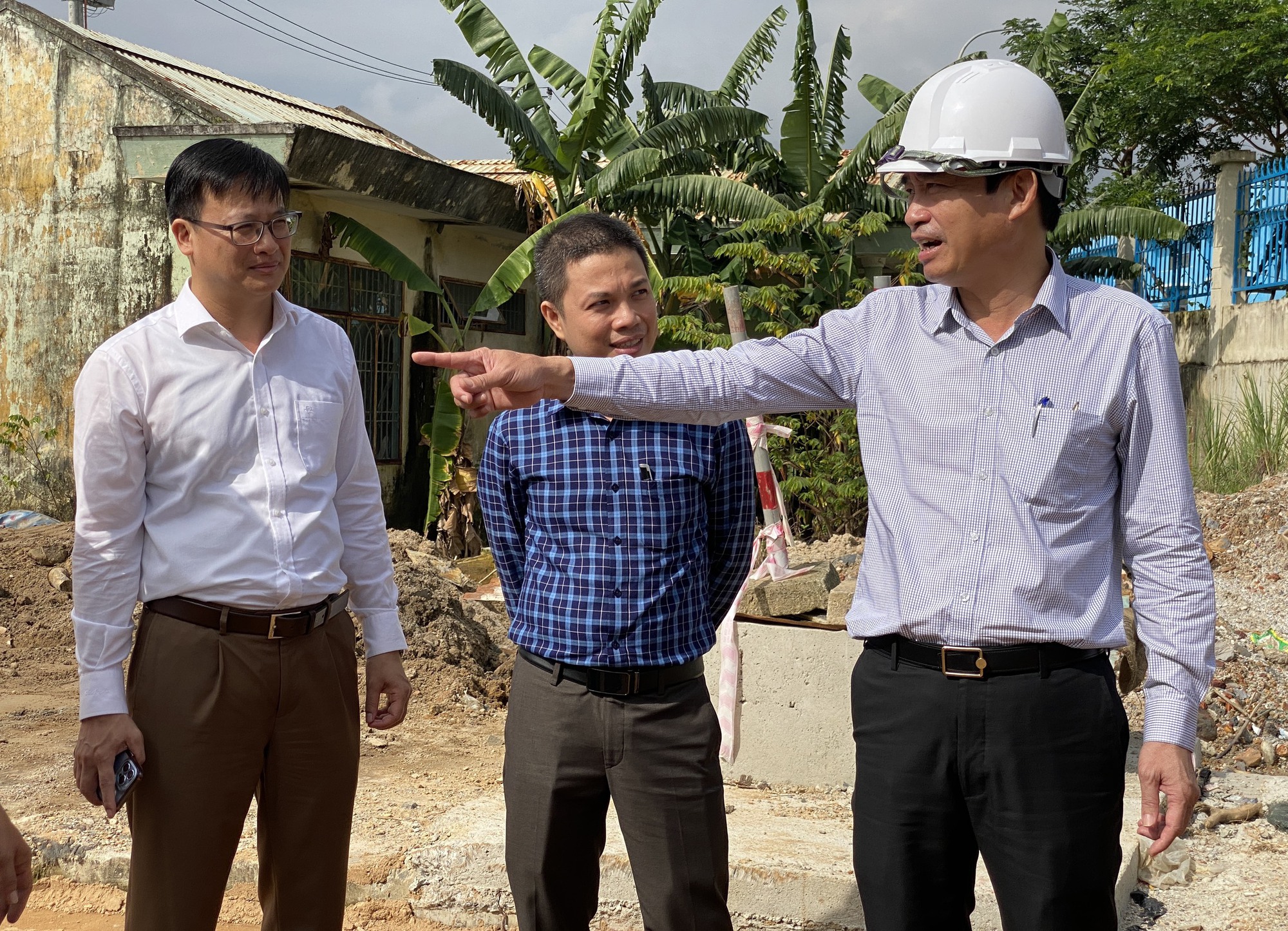 Chủ tịch UBND Đ&agrave; Nẵng chỉ đạo n&oacute;ng tại 2 dự &aacute;n &ldquo;x&acirc;y m&atilde;i kh&ocirc;ng xong&rdquo;- Ảnh 1.