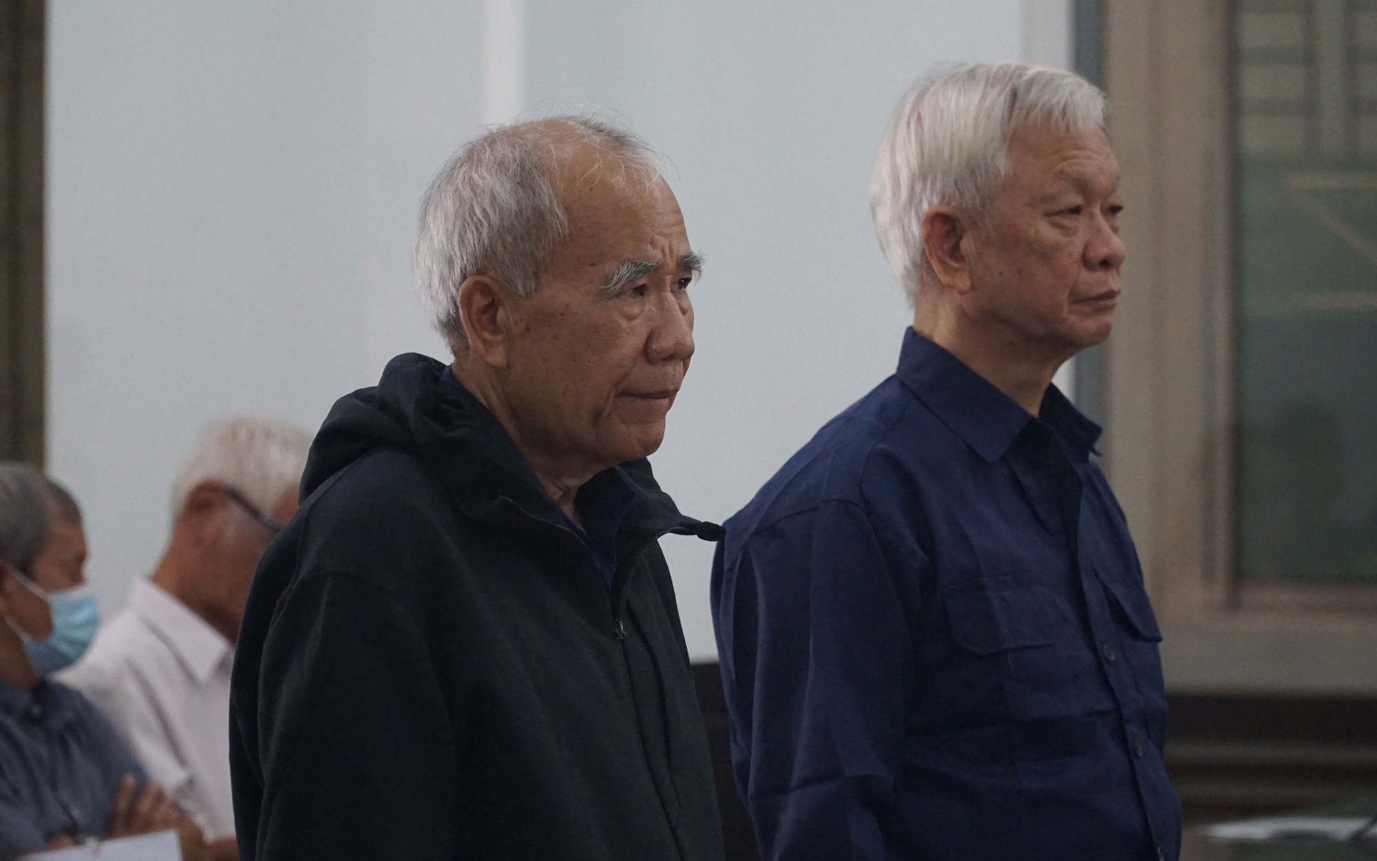 Cựu l&atilde;nh đạo tỉnh Kh&aacute;nh H&ograve;a "bao biện" tại t&ograve;a