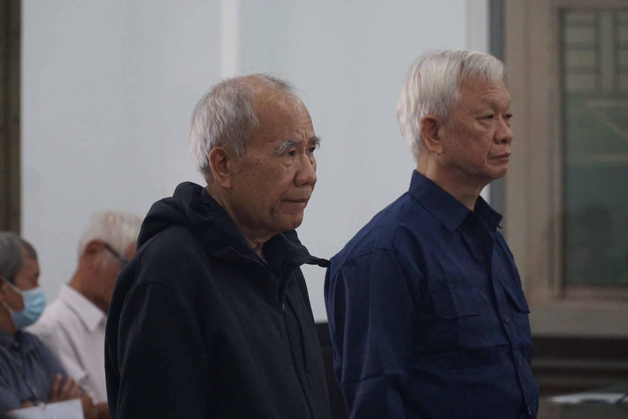 Cựu l&atilde;nh đạo tỉnh Kh&aacute;nh H&ograve;a "bao biện" tại t&ograve;a- Ảnh 2.