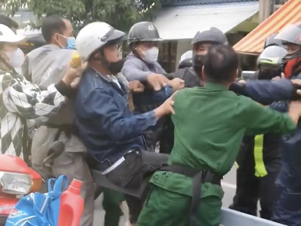 T&Ocirc;I L&Ecirc;N TIẾNG: Đo&agrave;n m&ocirc; t&ocirc; Harley "khoe mẽ" - xử ngay những "&ocirc;ng con trời"!- Ảnh 1.