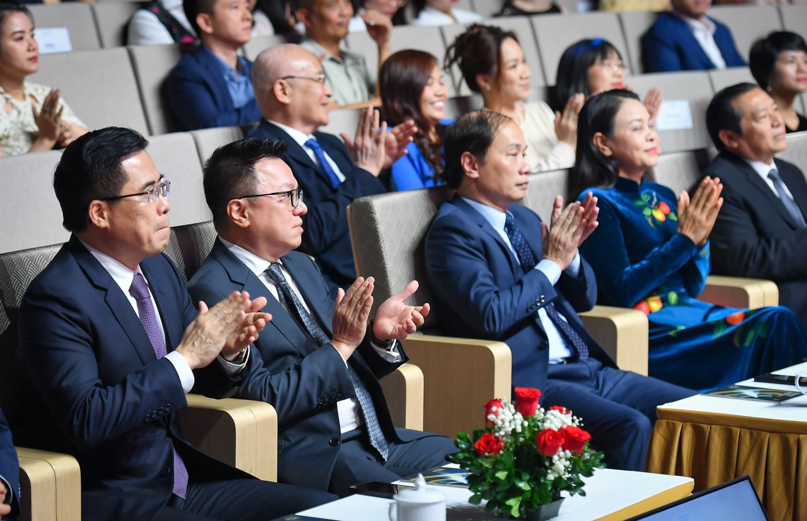 Trao giải thưởng H&agrave;nh động v&igrave; Cộng đồng - Human Act Prize 2023- Ảnh 1.