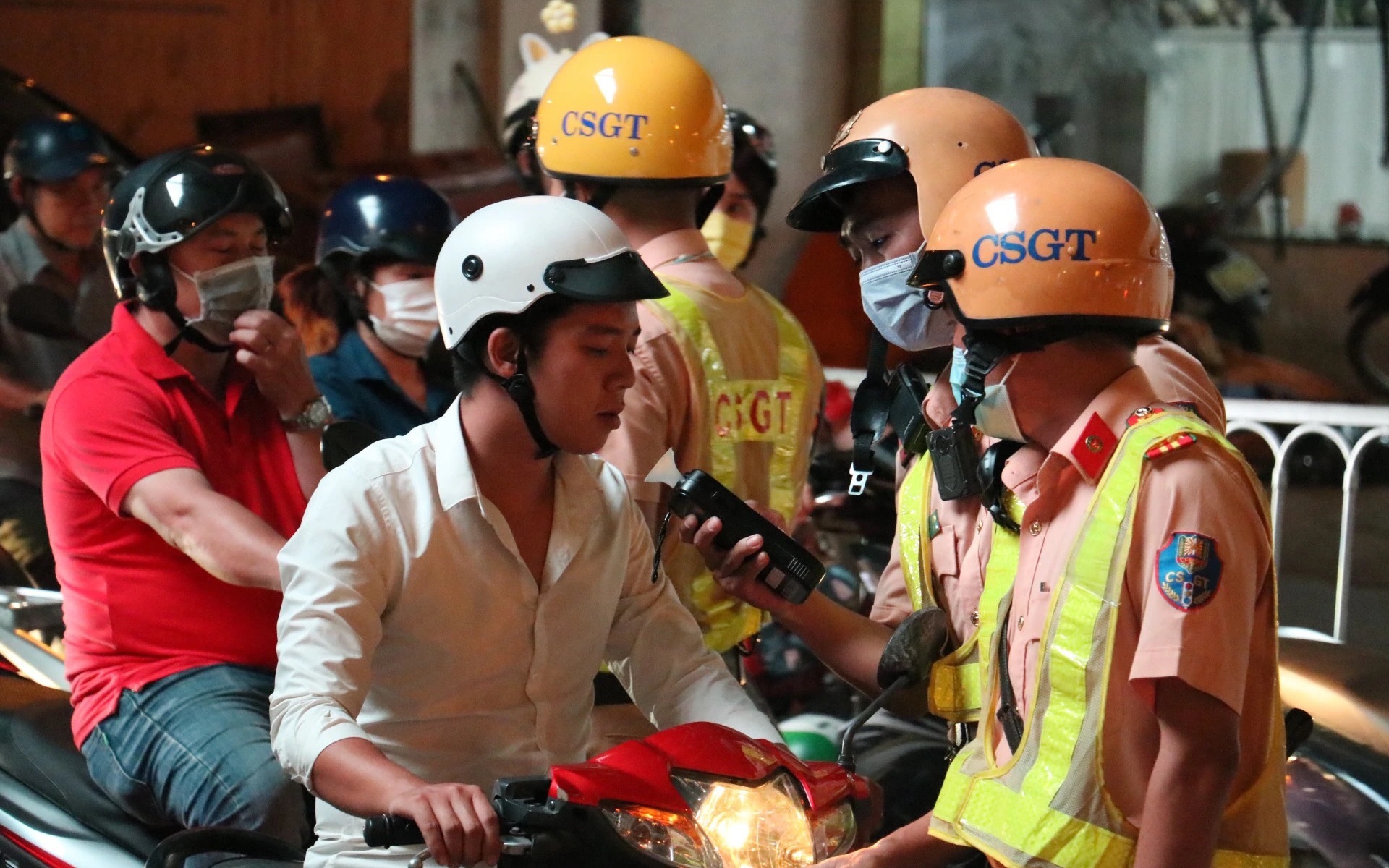 Đo nồng độ cồn: Sao không phân định 2 vùng xanh - đỏ?