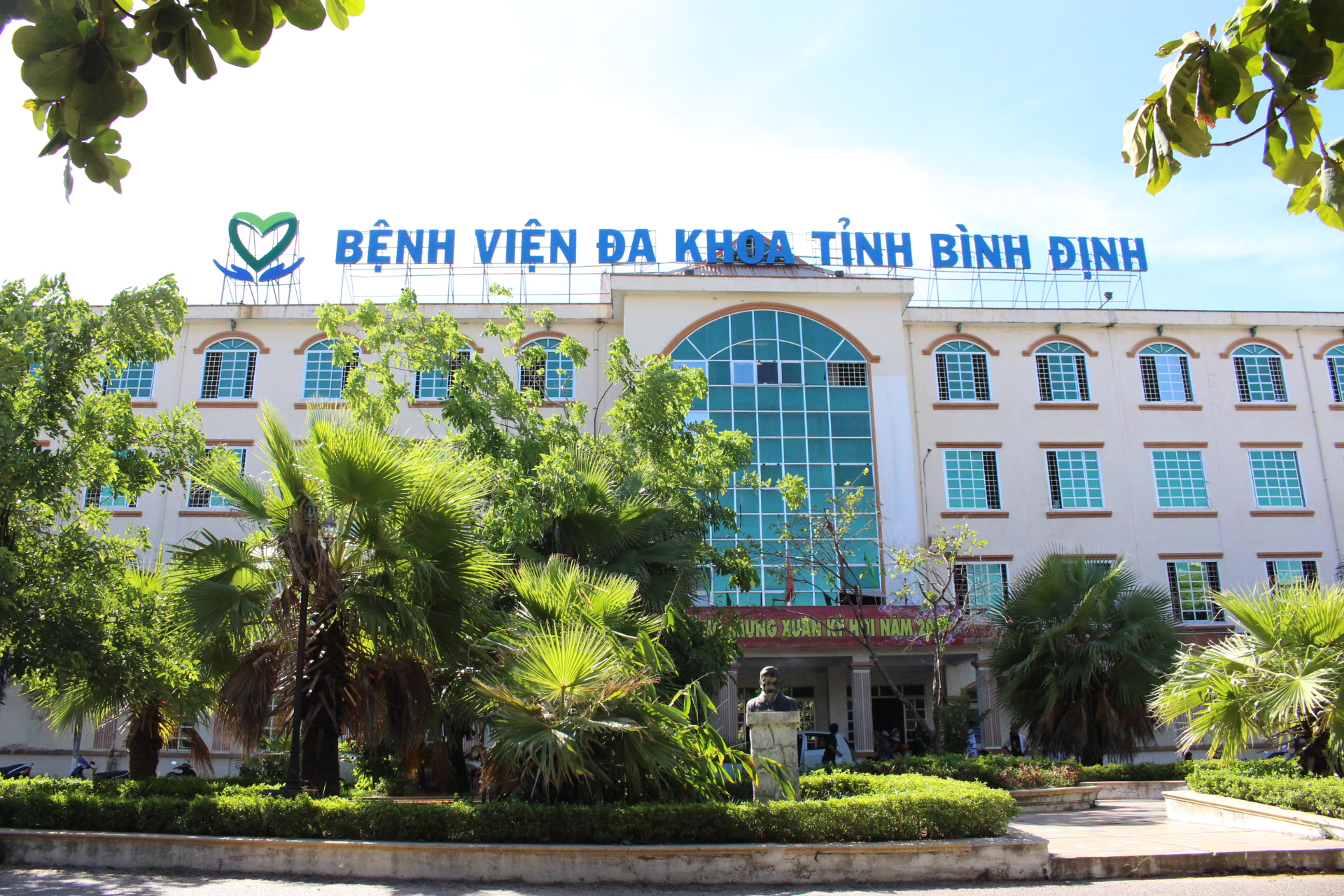 Một b&eacute; trai ở B&igrave;nh Định bị thương nặng do nổ pin- Ảnh 1.