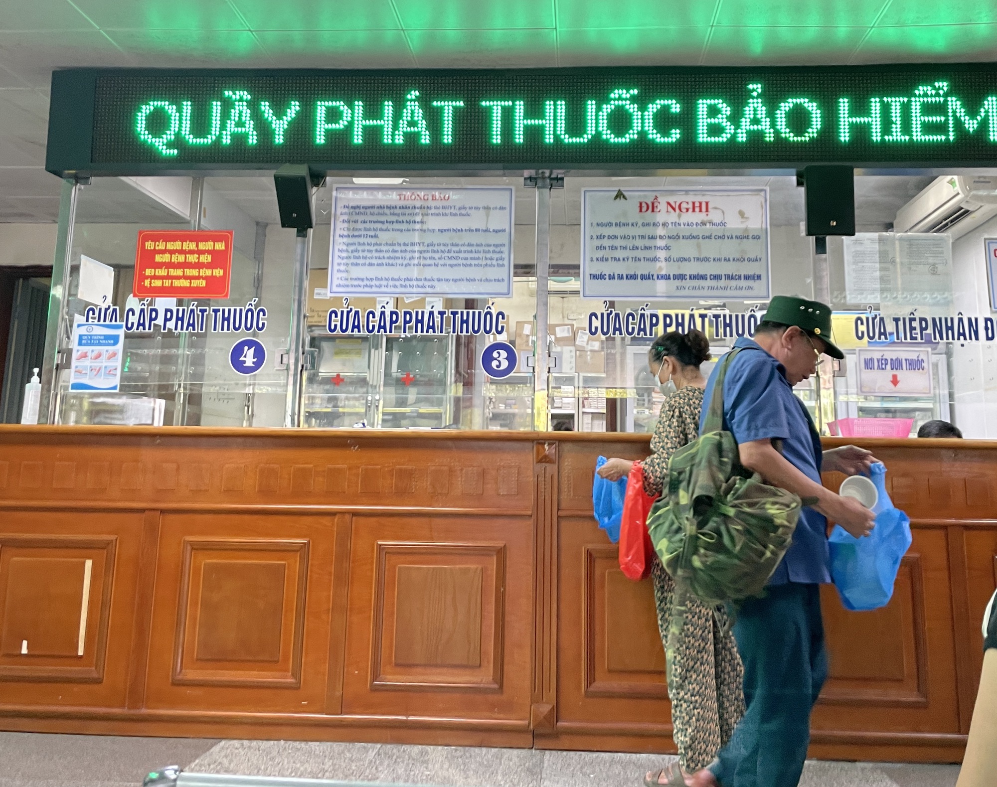 Đề xuất hoàn tiền cho người bệnh khi phải tự mua thuốc, vật tư- Ảnh 1.