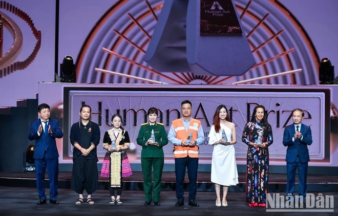 Trao giải thưởng H&agrave;nh động v&igrave; Cộng đồng - Human Act Prize 2023- Ảnh 3.
