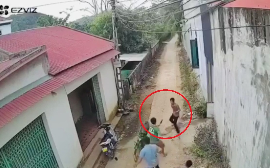 Bị đâm trọng thương khi cầm dao tới nhà hàng xóm giải quyết mâu thuẫn