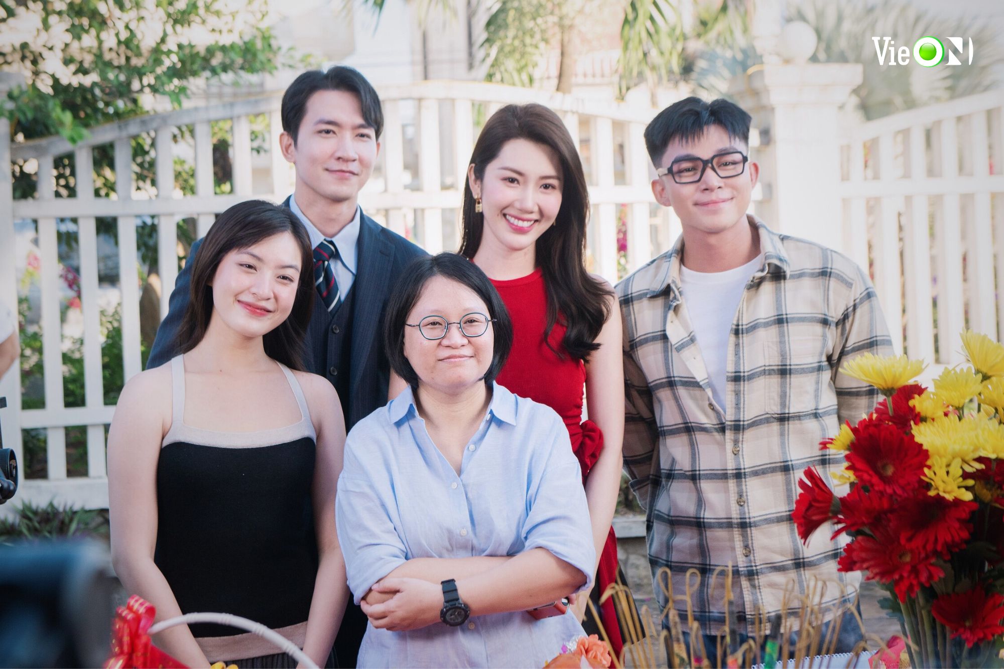 Thúy Ngân khoe sắc, tái hợp cùng Jun Phạm- Ảnh 2.