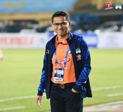 HLV Popov, Gong Oh-kyun và Kiatisuk gặp nhiều khó khăn ở V-League mùa này. (Ảnh do CLB cung cấp)