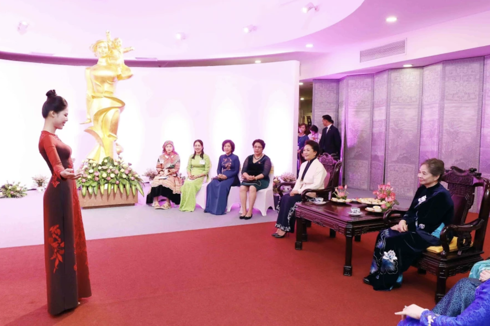 Phu nhân Tổng Bí thư, Chủ tịch Trung Quốc Tập Cận Bình thăm Bảo tàng Phụ nữ- Ảnh 4.