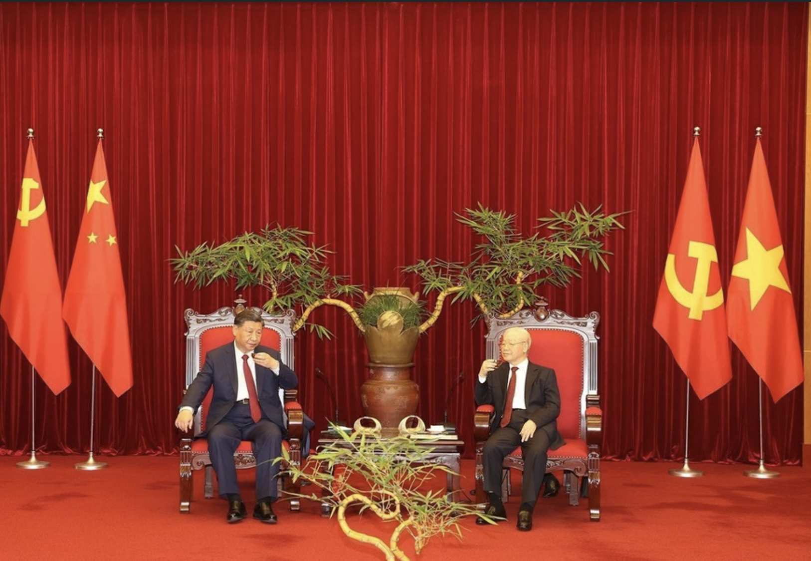 Tổng B&iacute; thư Nguyễn Ph&uacute; Trọng v&agrave; Tổng B&iacute; thư, Chủ tịch nước Tập Cận B&igrave;nh dự tiệc tr&agrave;- Ảnh 4.