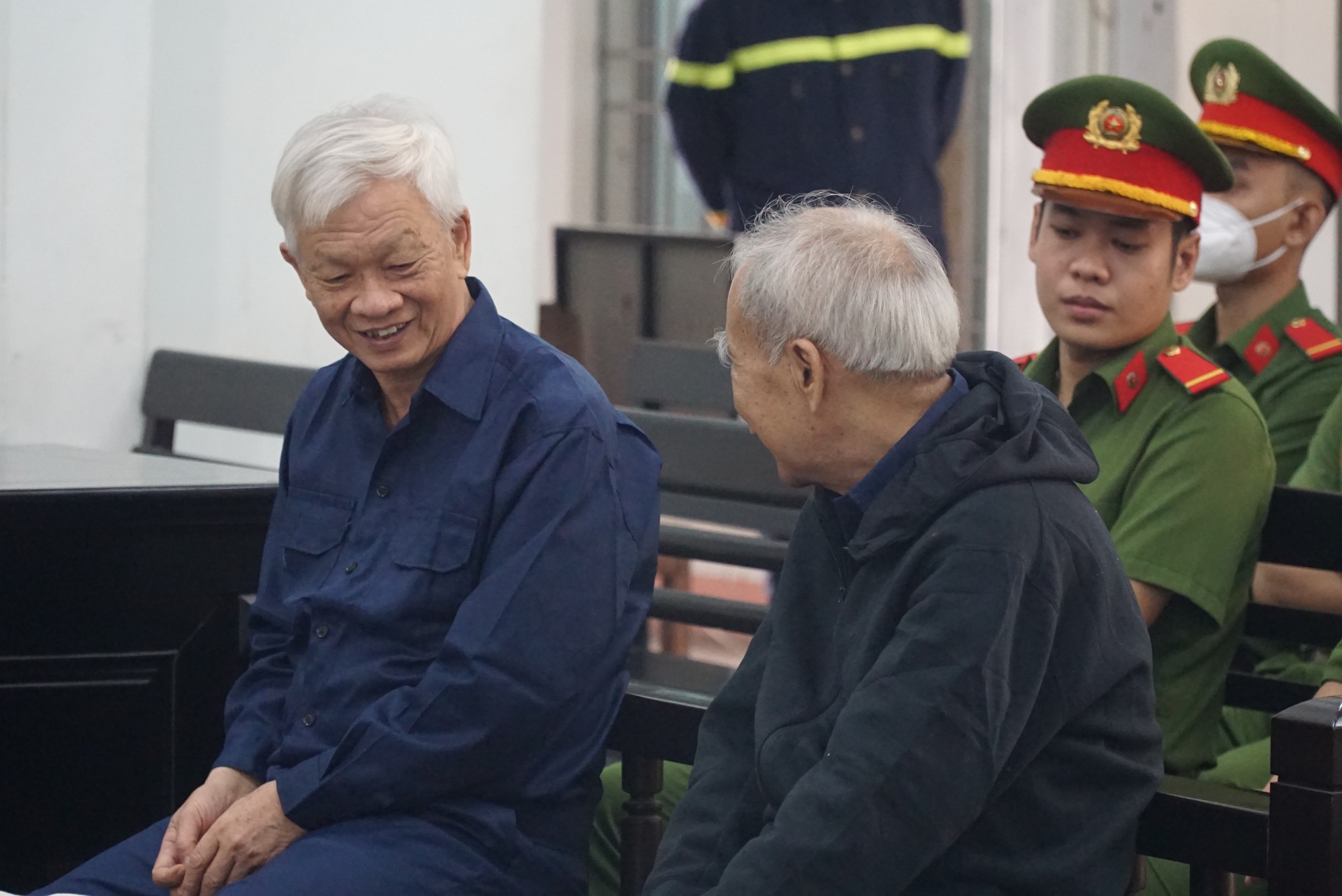 &Aacute;n phạt n&agrave;o cho c&aacute;c cựu chủ tịch v&agrave; ph&oacute; chủ tịch tỉnh Kh&aacute;nh H&ograve;a?- Ảnh 1.