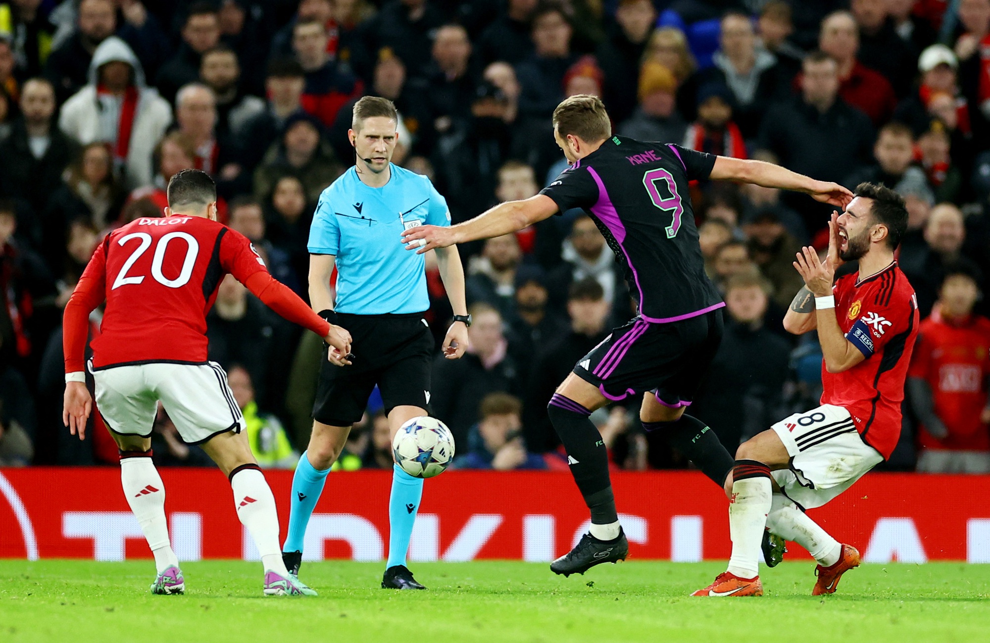 Thua Bayern Munich s&acirc;n nh&agrave;, Man United ch&iacute;nh thức dừng bước c&uacute;p ch&acirc;u &Acirc;u- Ảnh 2.
