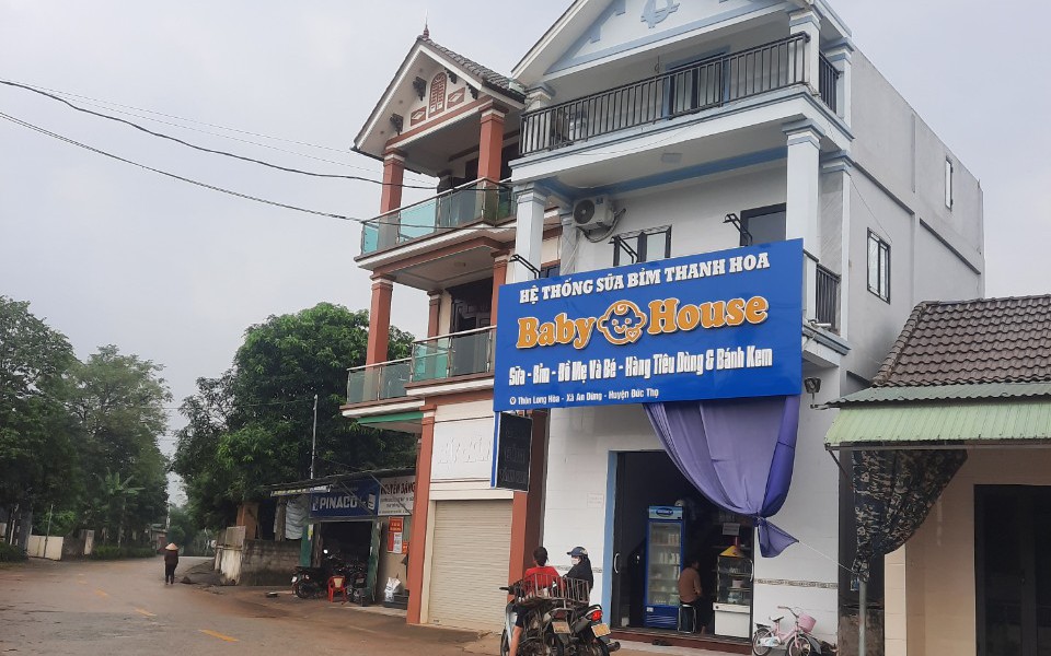 Vụ "phù phép" ki-ốt kinh doanh thành nhà tầng kiên cố: Chính quyền xã thừa nhận bất lực