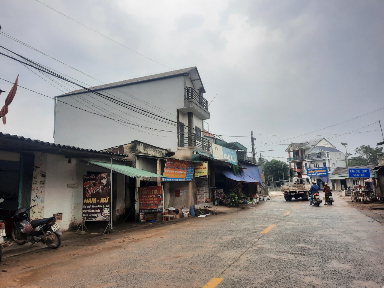 Vụ "phù phép" ki-ốt kinh doanh thành nhà tầng kiên cố: Chính quyền xã thừa nhận bất lực- Ảnh 3.