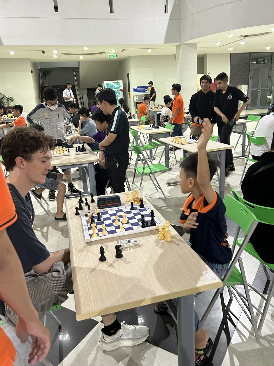 Cần Thơ: C&aacute;c kỳ thủ nh&iacute; thắng &ldquo;&aacute;p đảo&rdquo; tại giải cờ vua do ĐH FPT tổ chức- Ảnh 5.