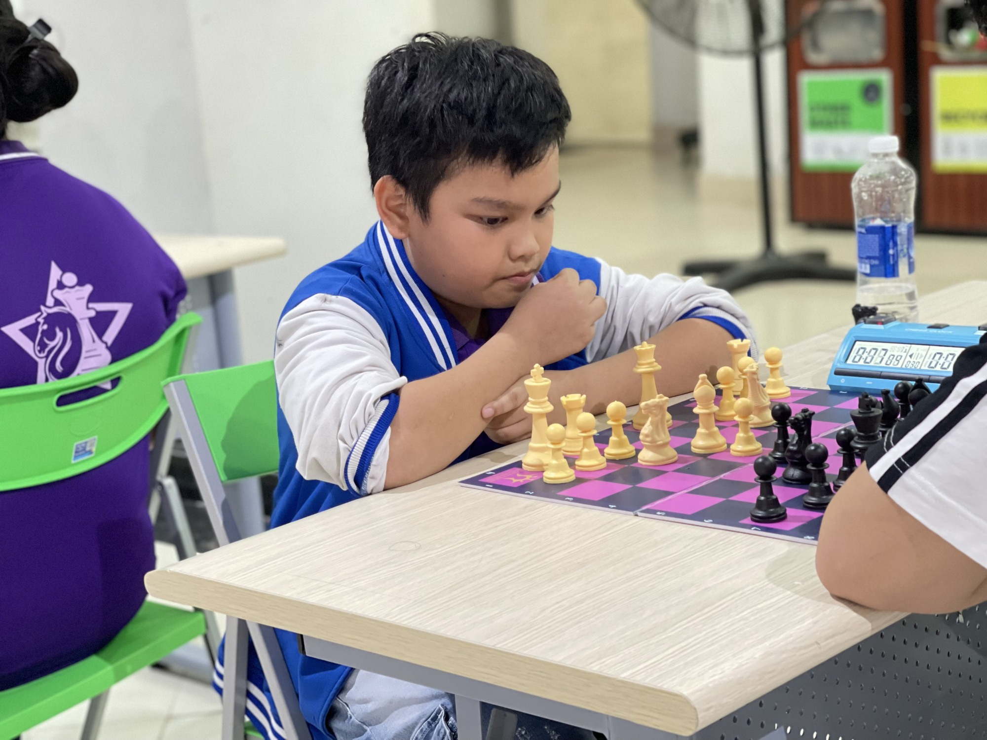 Cần Thơ: C&aacute;c kỳ thủ nh&iacute; thắng &ldquo;&aacute;p đảo&rdquo; tại giải cờ vua do ĐH FPT tổ chức- Ảnh 8.