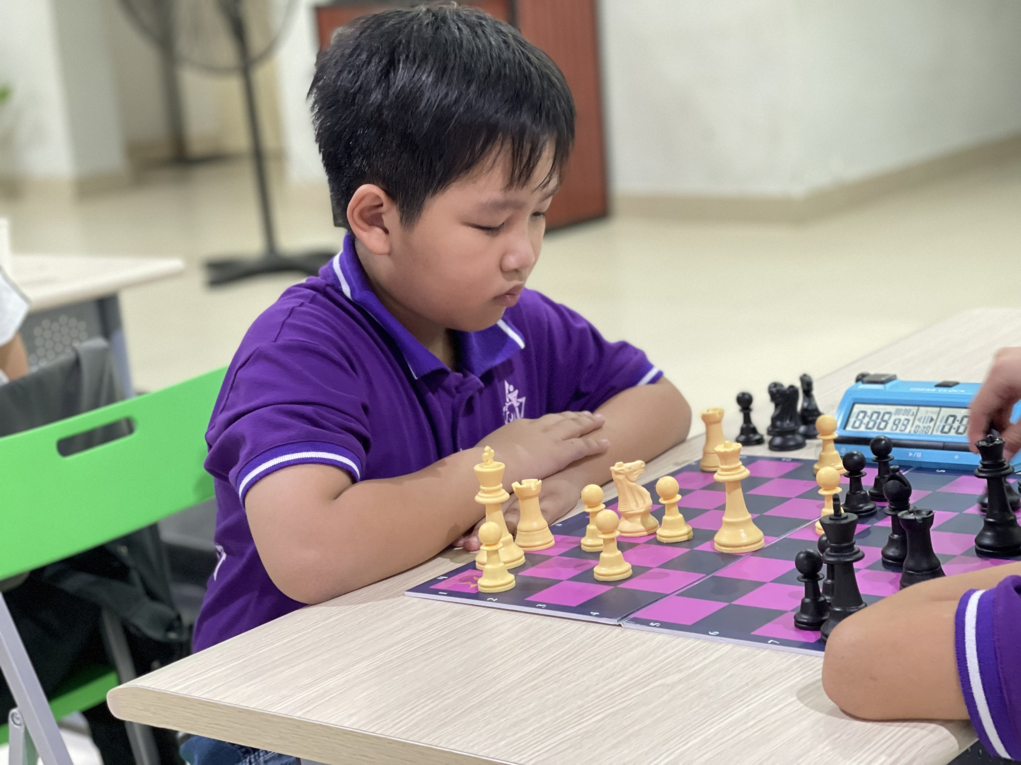 Cần Thơ: C&aacute;c kỳ thủ nh&iacute; thắng &ldquo;&aacute;p đảo&rdquo; tại giải cờ vua do ĐH FPT tổ chức- Ảnh 9.