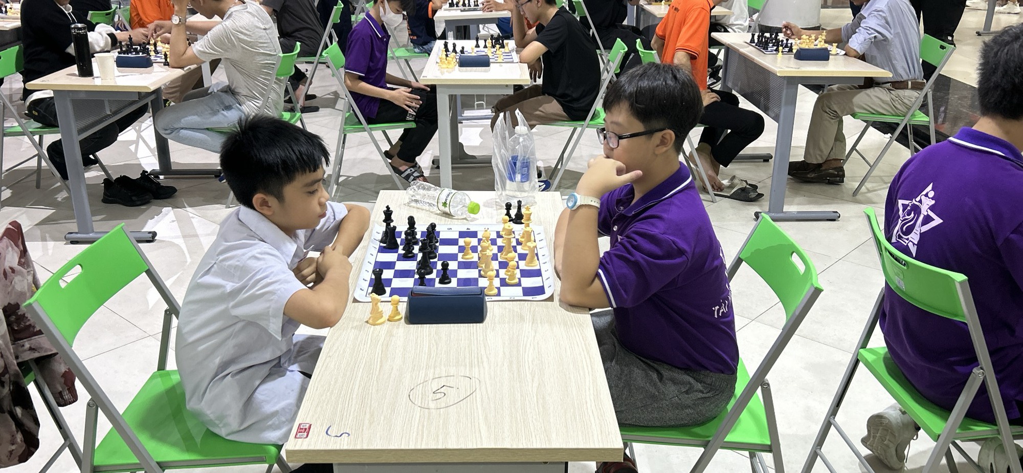 Cần Thơ: C&aacute;c kỳ thủ nh&iacute; thắng &ldquo;&aacute;p đảo&rdquo; tại giải cờ vua do ĐH FPT tổ chức- Ảnh 13.
