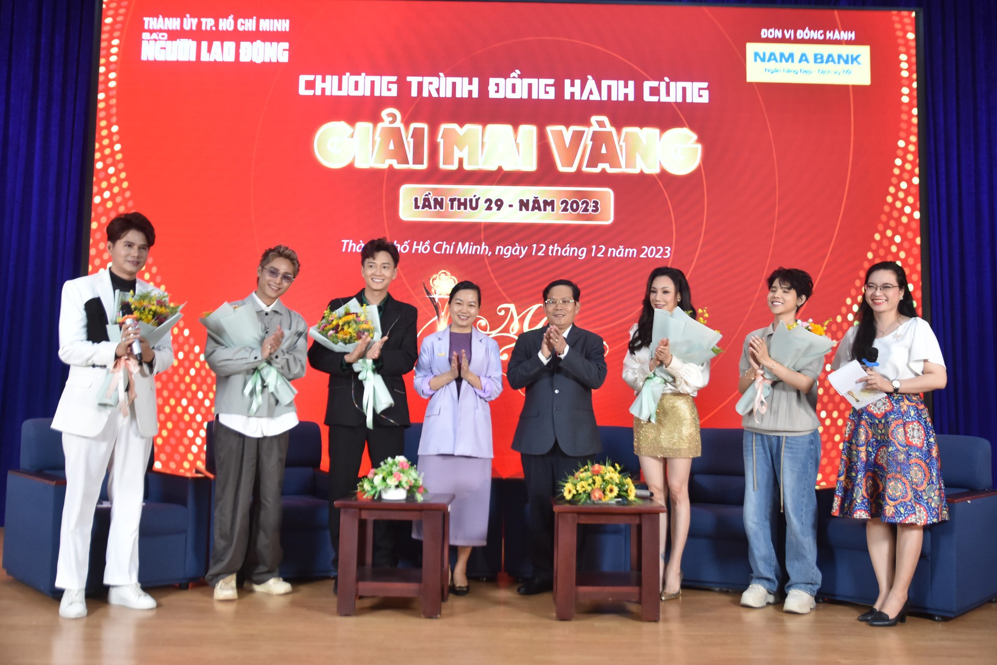 Sôi nổi chương trình Đồng hành cùng Giải Mai vàng lần thứ 29-2023 hạng mục Ca nhạc
- Ảnh 1.