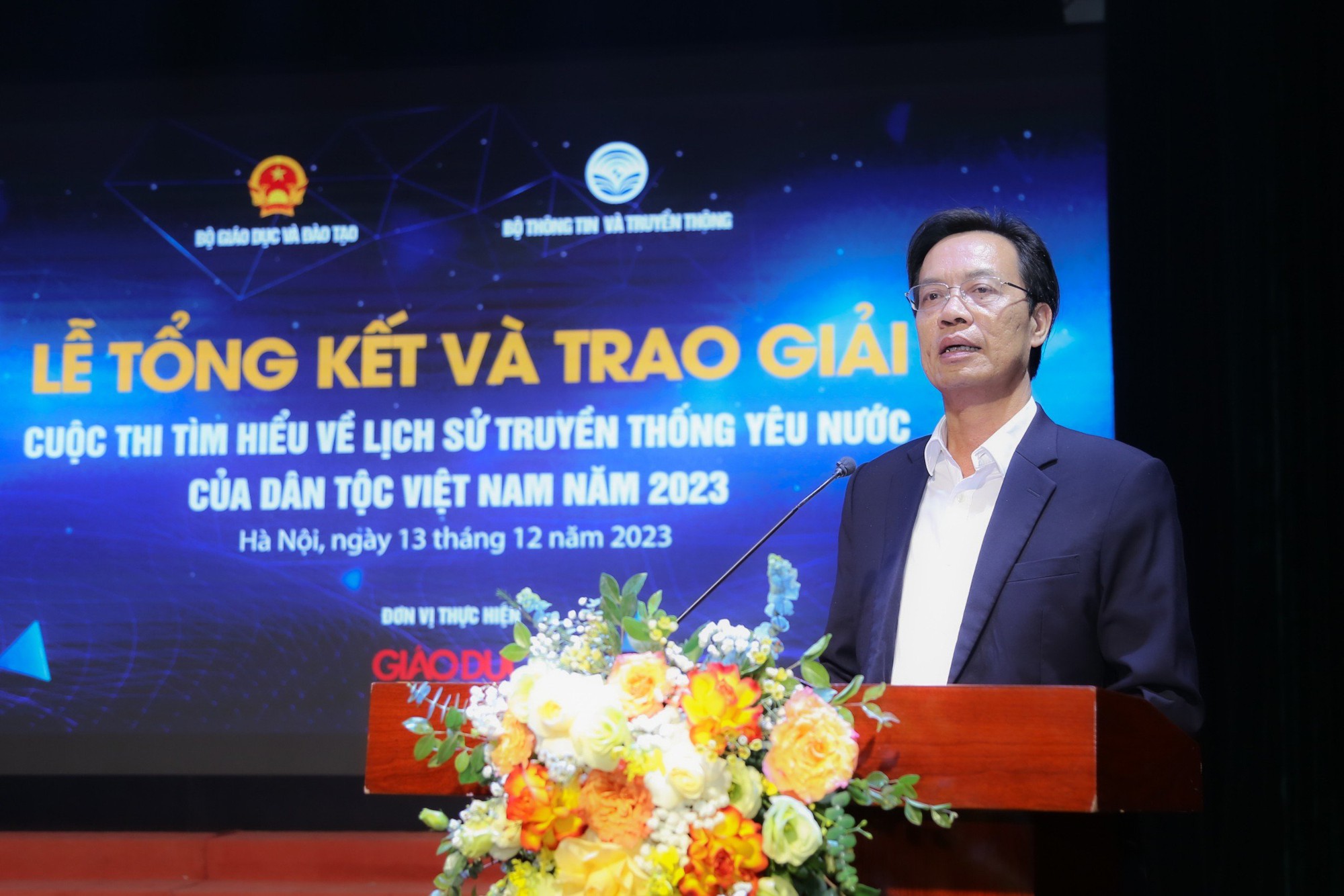 Trao giải cuộc thi &ldquo;T&igrave;m hiểu về lịch sử truyền thống y&ecirc;u nước của d&acirc;n tộc Việt Nam"- Ảnh 1.