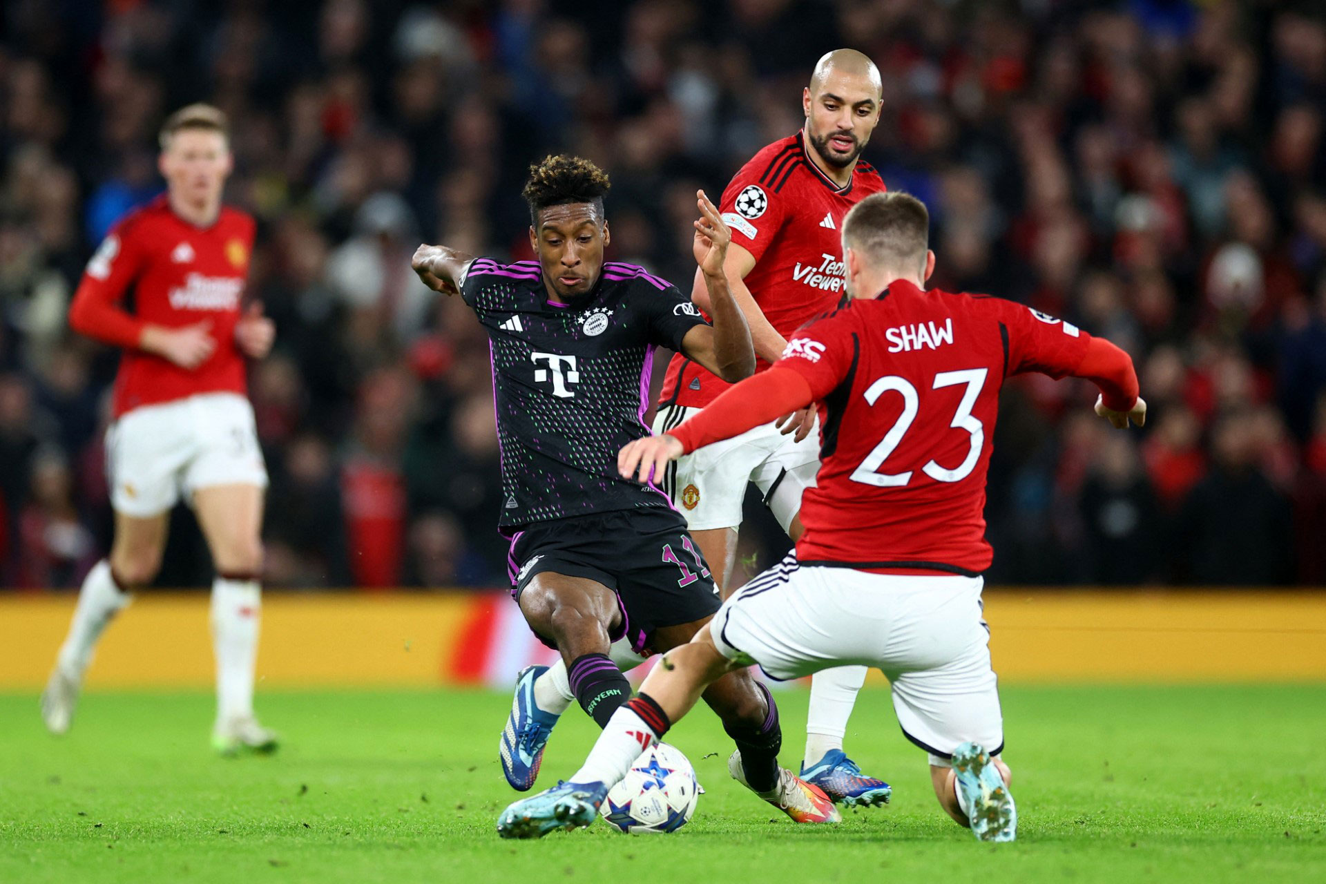 Man United thiếu cân đối đội hình và không có các nhân tố xuất sắc nên thất bại trên các đấu trường Ảnh: REUTERS