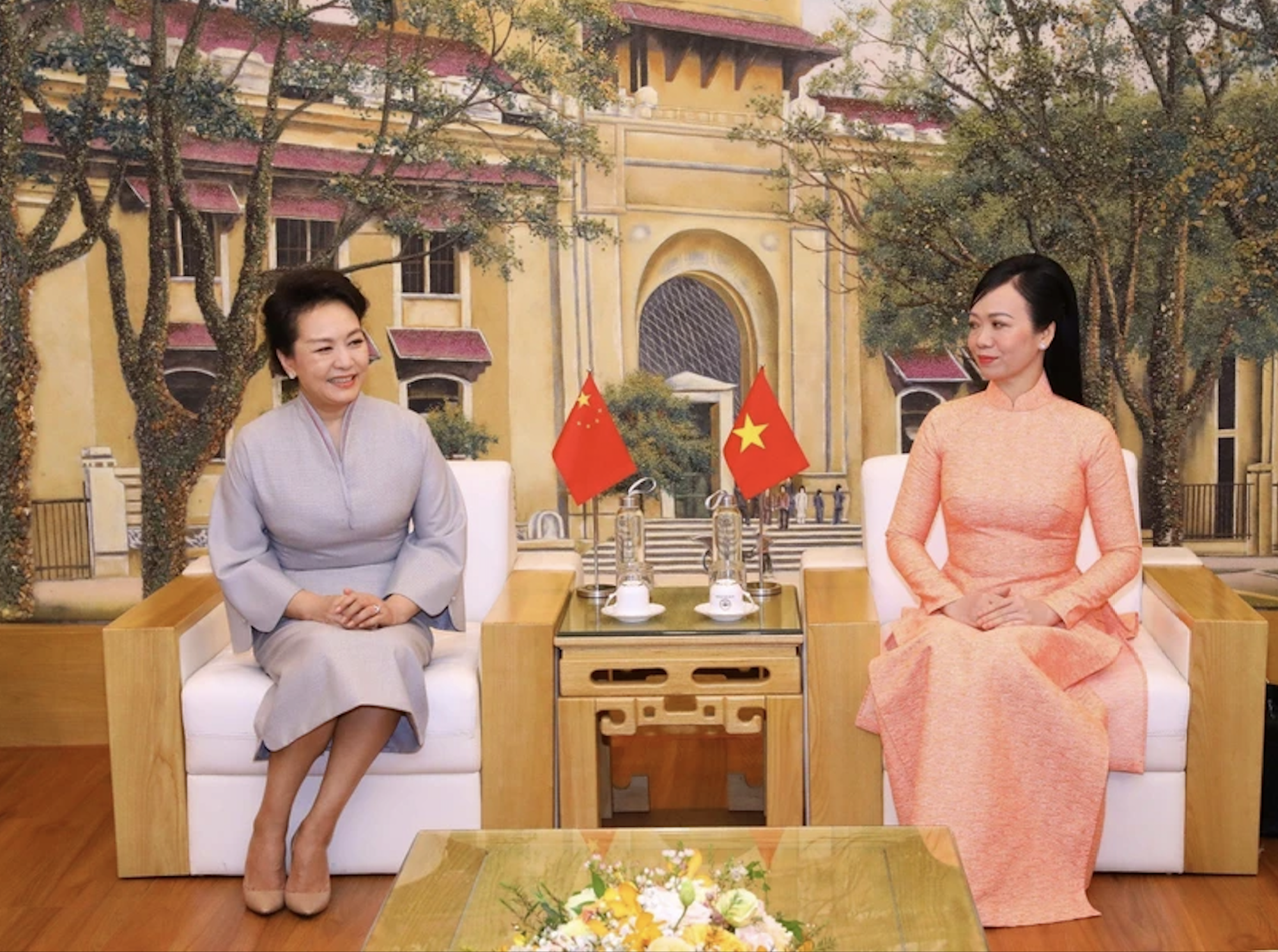 Phu nh&acirc;n Chủ tịch nước v&agrave; Phu nh&acirc;n Tổng B&iacute; thư, Chủ tịch Trung Quốc giao lưu sinh vi&ecirc;n Đại học Quốc gia- Ảnh 3.