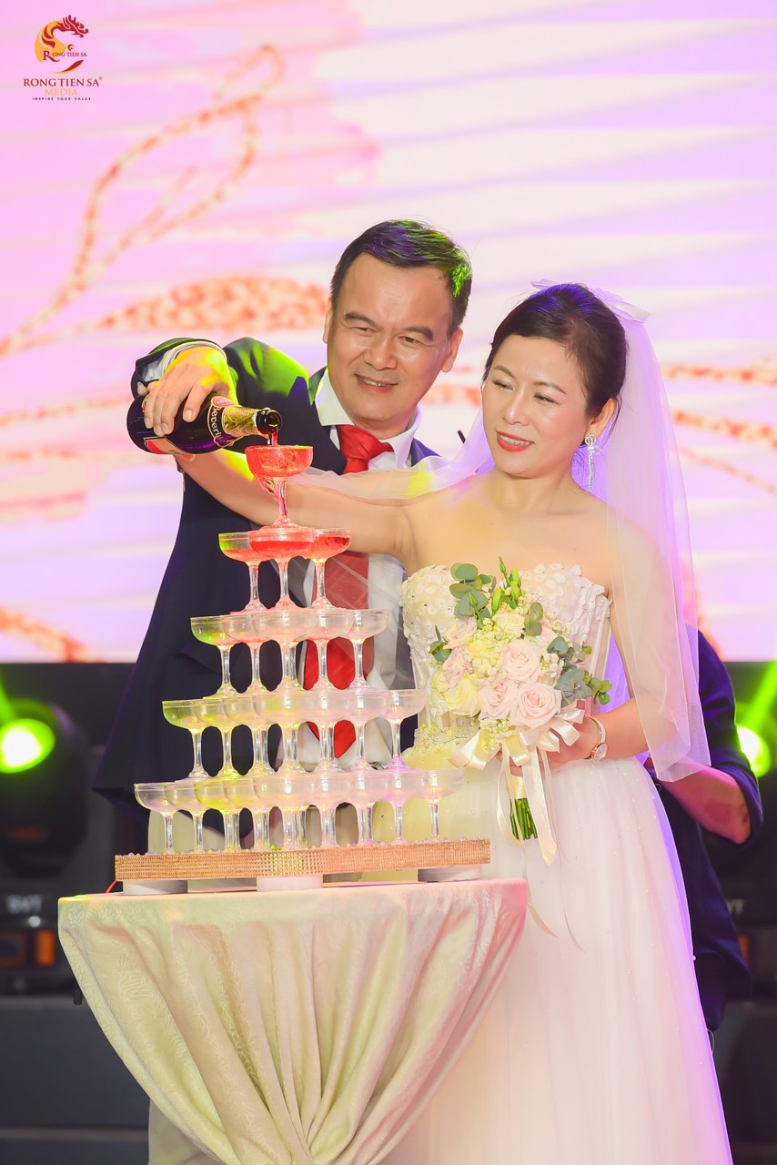 Cô giáo 'chơi lớn" tổ chức lễ cưới cho học viên ngay trong lễ tốt nghiệp- Ảnh 4.