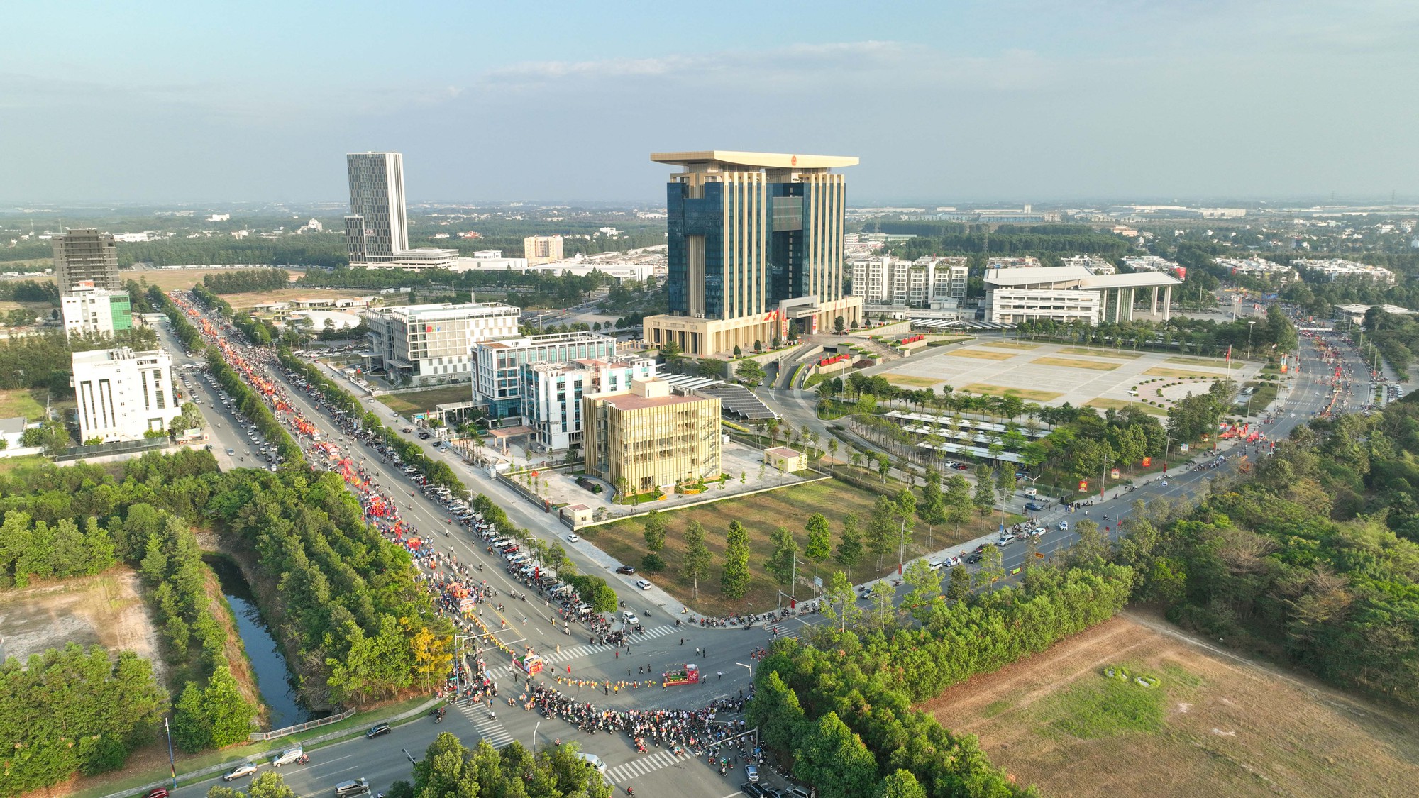 Bộ trưởng Nguyễn Thanh Nghị: Cần h&igrave;nh th&agrave;nh chuỗi đ&ocirc; thị dịch vụ theo m&ocirc; h&igrave;nh TOD tại B&igrave;nh Dương- Ảnh 3.