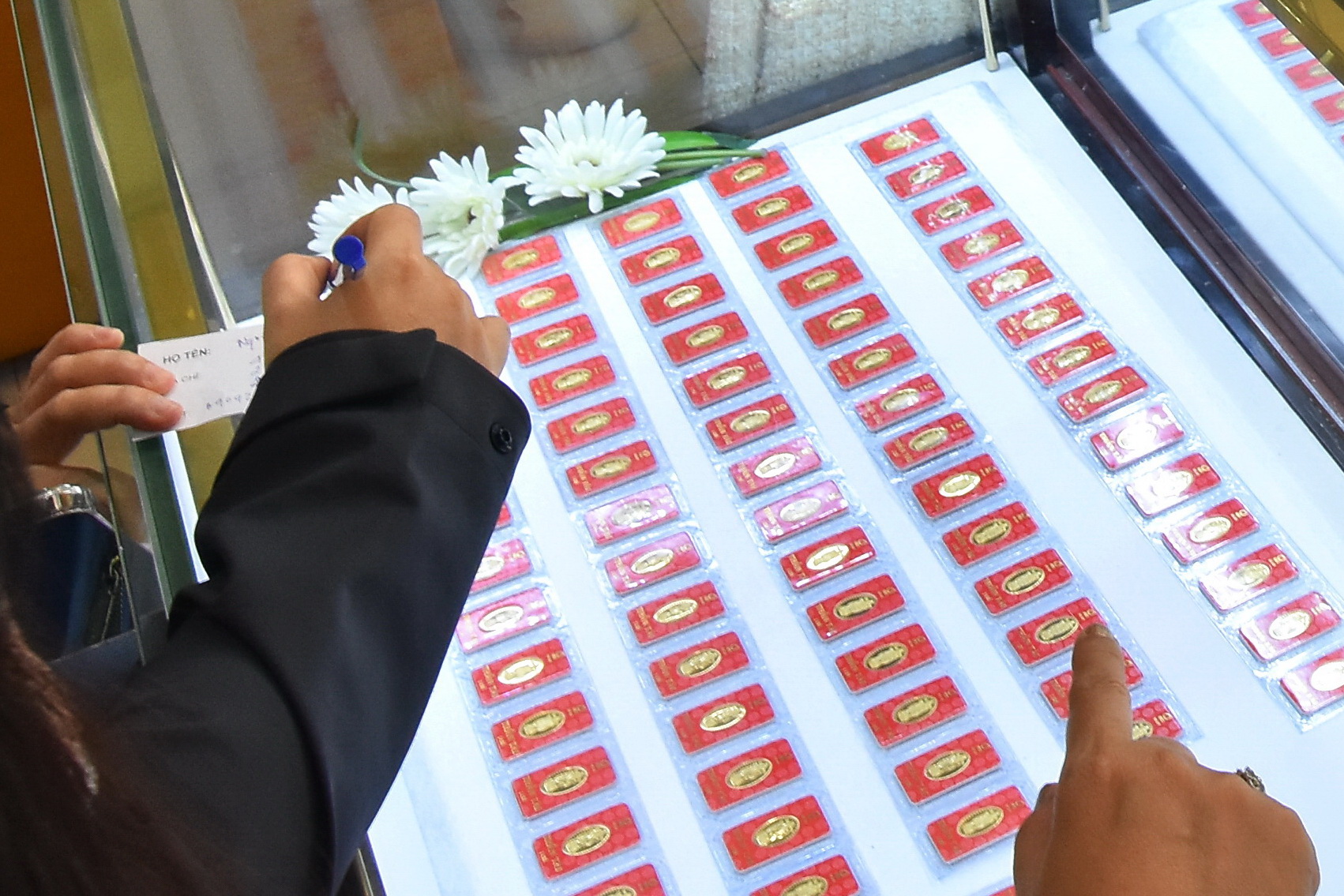 Giá vàng hôm nay 14-12: Tăng dữ dội, Mỹ sẽ giảm lãi suất- Ảnh 1.