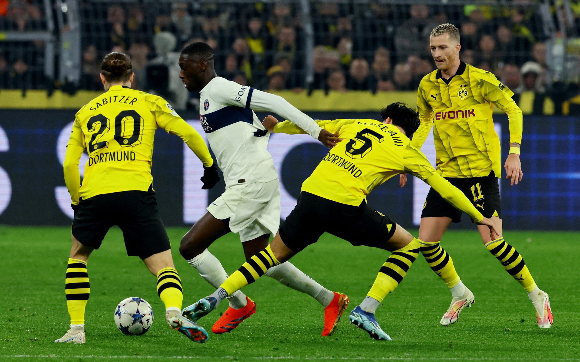 Rượt đuổi tỉ số nghẹt thở, PSG suýt làm khán giả Champions League