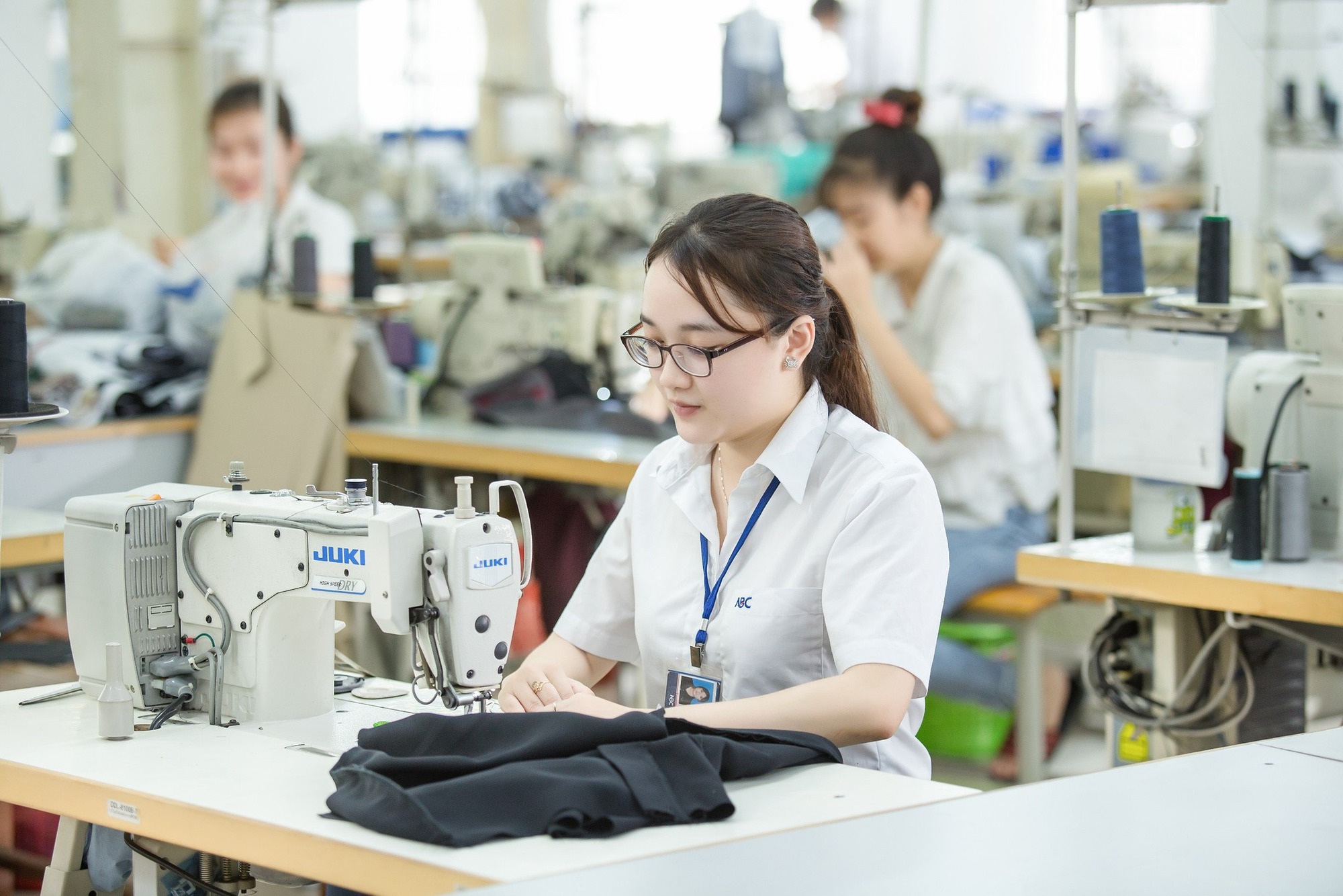 Nghỉ lu&acirc;n phi&ecirc;n do c&ocirc;ng ty &iacute;t việc, người lao động được trả lương thế n&agrave;o?- Ảnh 1.
