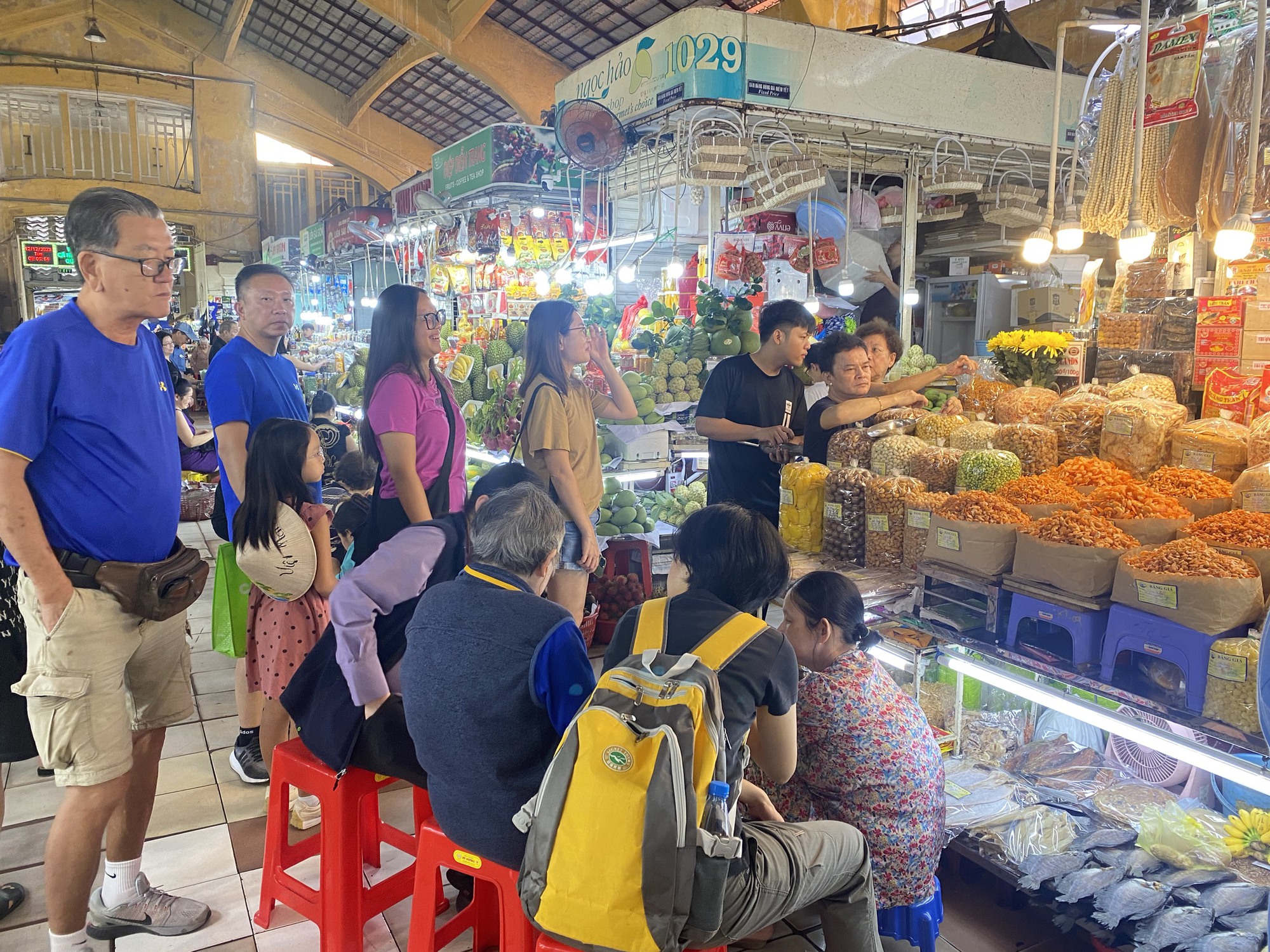 H&agrave;ng chục TikToker nổi tiếng c&oacute; mặt tại chợ Bến Th&agrave;nh- Ảnh 5.