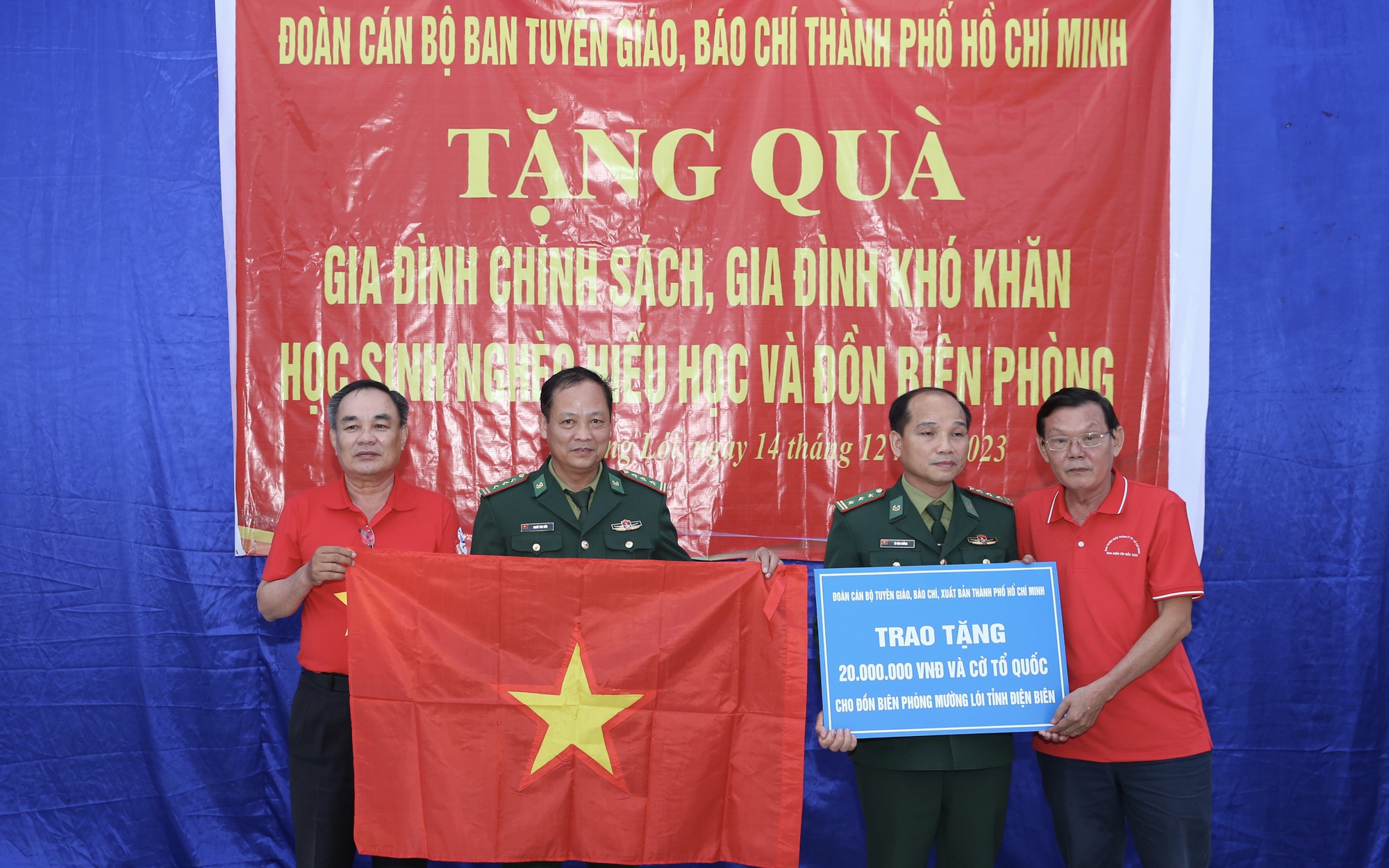 5.000 lá cờ Tổ quốc đến với Điện Biên