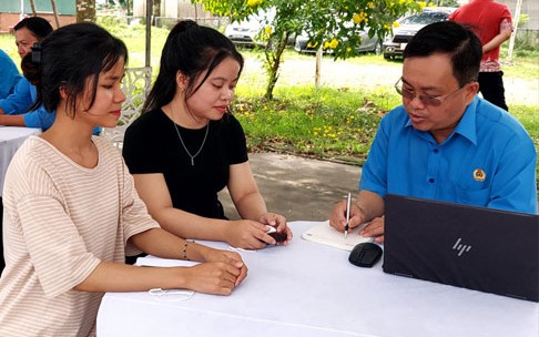 Đẩy thiệt thòi về người lao động