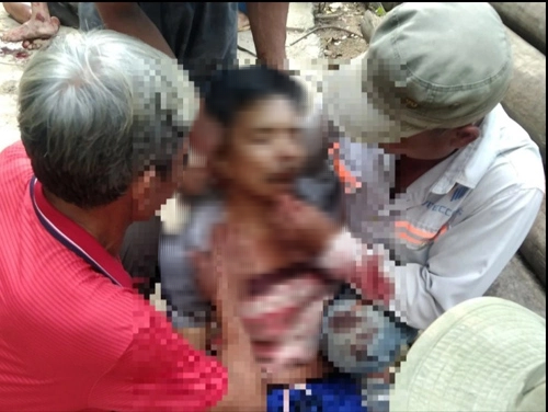 Lao v&agrave;o đ&acirc;m ch&eacute;m nhau sau khi uống rượu, 2 người thương vong- Ảnh 1.